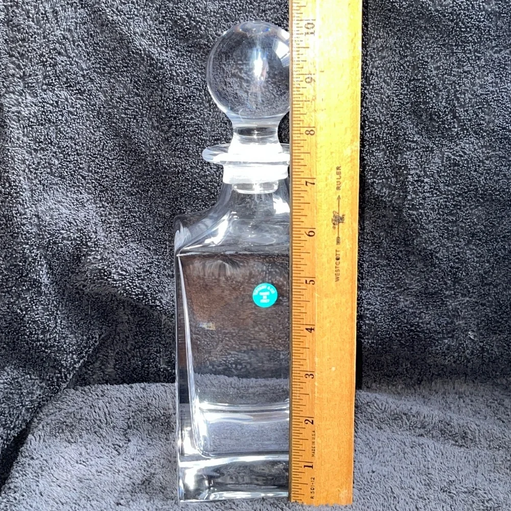NWT Tiffany & Co. Home Essentials Classic Square Decanter in Crystal Glass 26 oz